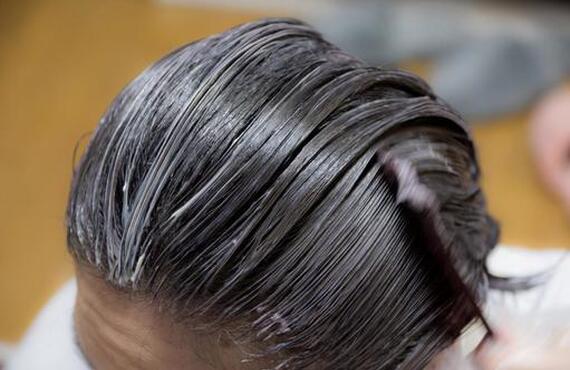 白髪染めを実施 | 八幡東区の美容室ならヘアードルチェ