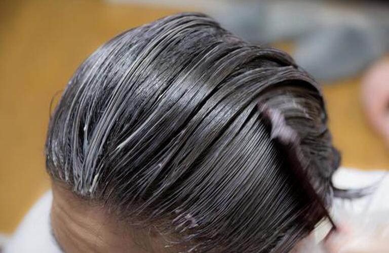 白髪染めを実施 | 八幡東区の美容室ならヘアードルチェ